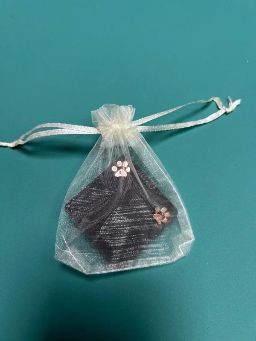 NEW ~ DOG PAW 🐾 STUD EARRINGS - Picture 6 of 8